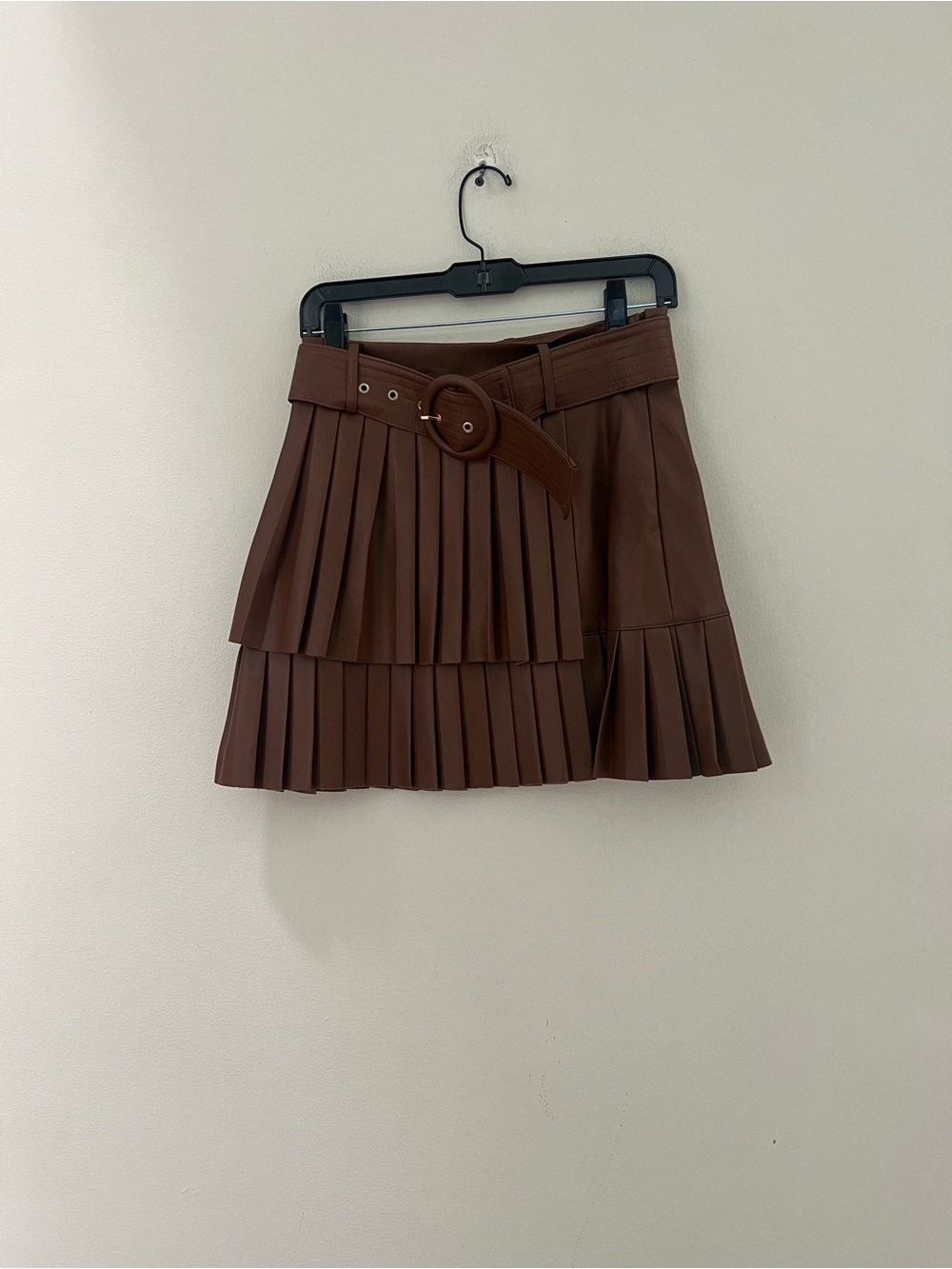 Zara Brown Pleated Faux-Leather Mini Skirt with Round Belt - Picture 7 of 13